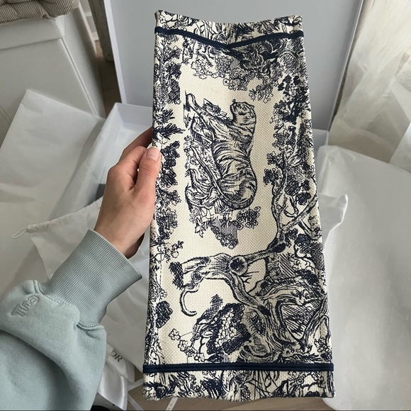 Dior Toile de Jouy Embroidery Tote - Picture 7 of 13